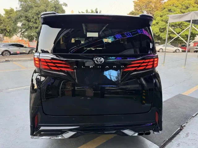 Toyota Alphard — Фото автомобиля 6