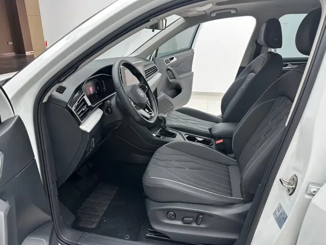 Volkswagen Tiguan L — Фото автомобиля 15