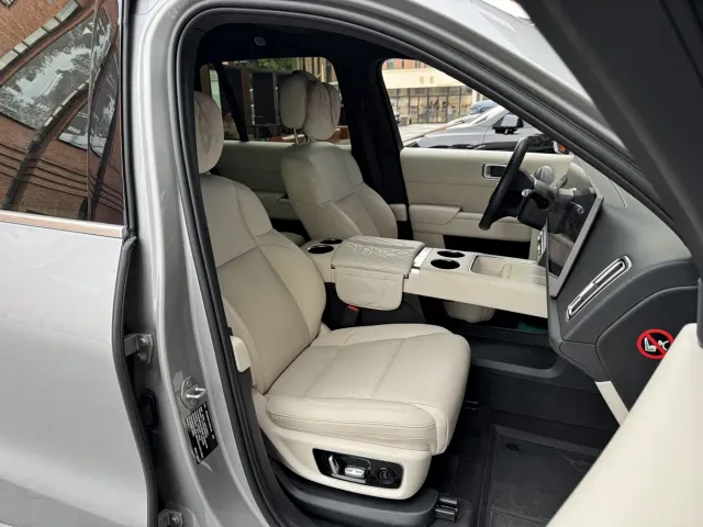Li Auto L8 — Фото автомобиля 21