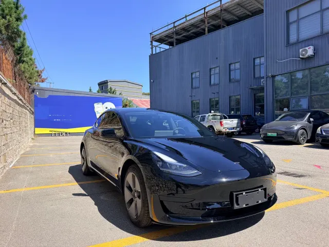 Tesla Model 3 — Фото автомобиля 3