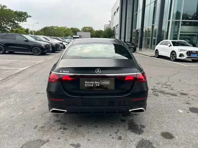 Mercedes-Benz E-Class — Фото автомобиля 6