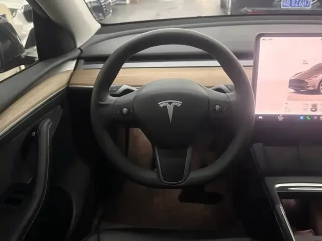 Tesla Model Y 2022 Facelift Rear-Wheel Drive Version — Фото автомобиля 4
