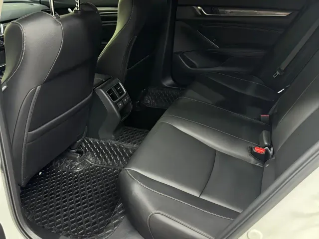 Honda Accord — Фото автомобиля 12