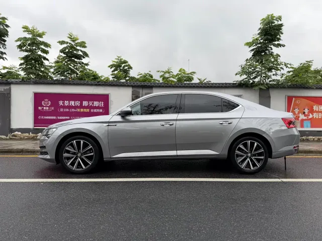 Skoda Superb — Фото автомобиля 7