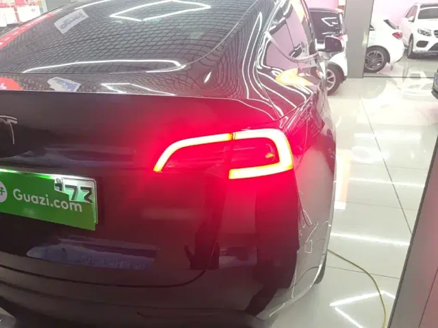 Tesla Model Y — Фото автомобиля 7