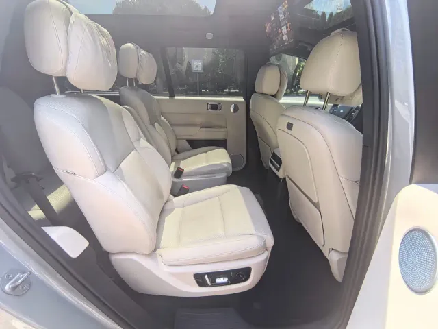 Li Auto L9 — Фото автомобиля 12