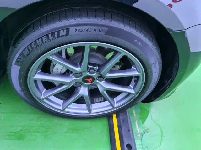 Tesla Model 3 — Фото автомобиля 11