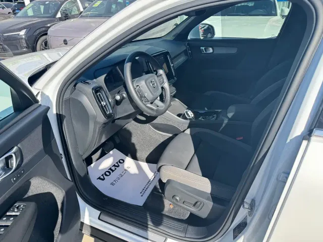 Volvo XC40 — Фото автомобиля 3