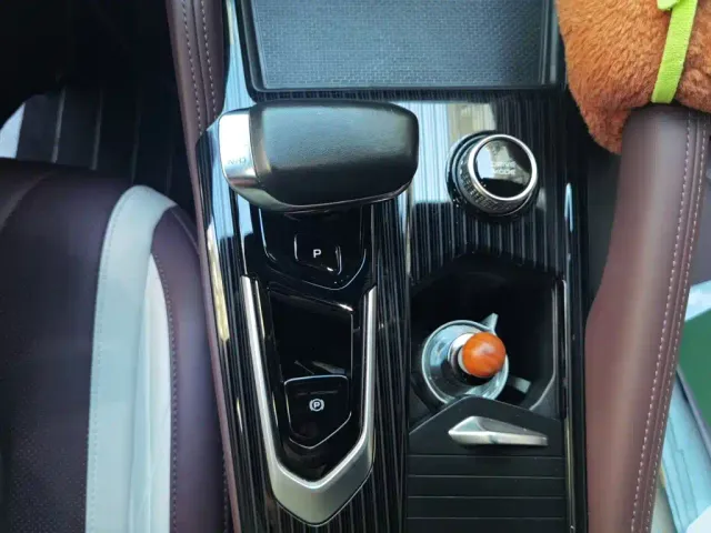 Geely Xingyue L — Фото автомобиля 6