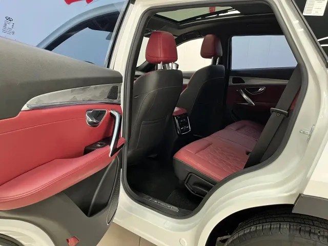 Jetour Jetour X70 PLUS 2023 1.5T DCT Warrior PLUS 7-seater — Фото автомобиля 8
