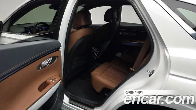 Genesis GV70 — Фото автомобиля 16