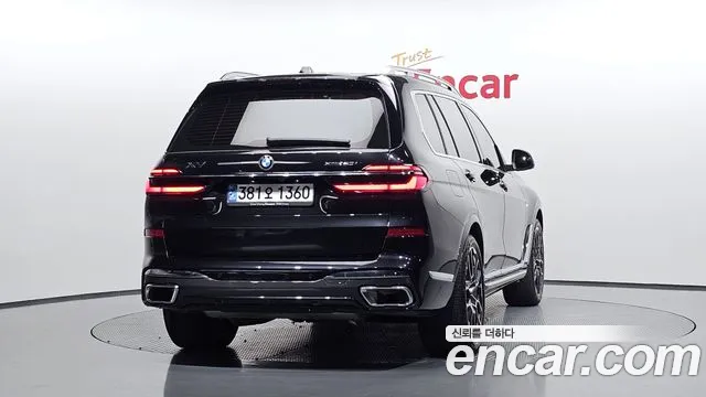 BMW X7 — Фото автомобиля 3
