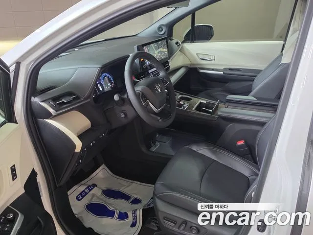 Toyota Sienna — Фото автомобиля 10