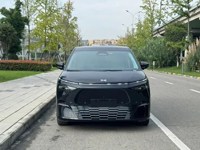 Xpeng X9 — Фото автомобиля 2