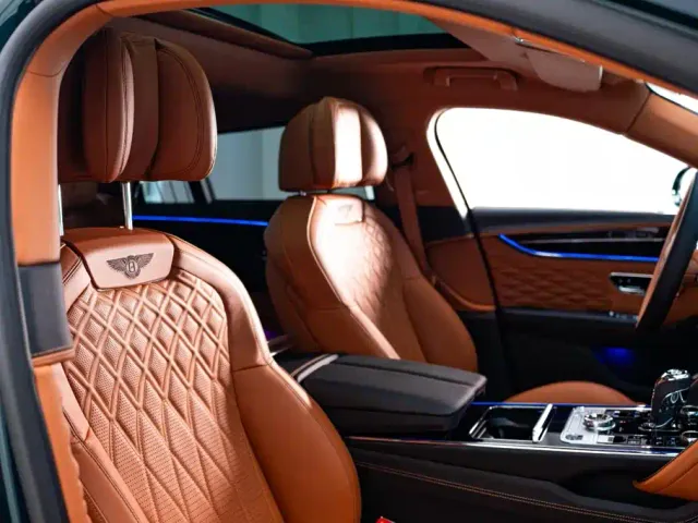 Bentley Flying Spur — Фото автомобиля 13