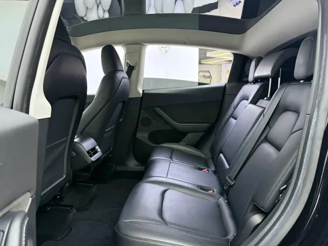 Tesla Model Y — Фото автомобиля 7