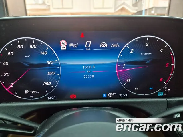 Mercedes-Benz E-Class — Фото автомобиля 7