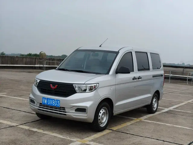 Wuling Hongguang V — Фото автомобиля 2