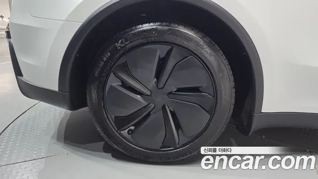 Tesla Model Y — Фото автомобиля 5