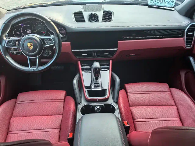 Porsche Cayenne — Фото автомобиля 12