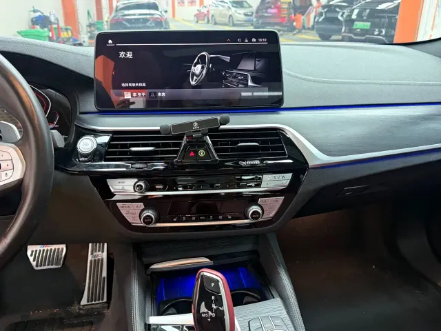BMW 5 Series — Фото автомобиля 11