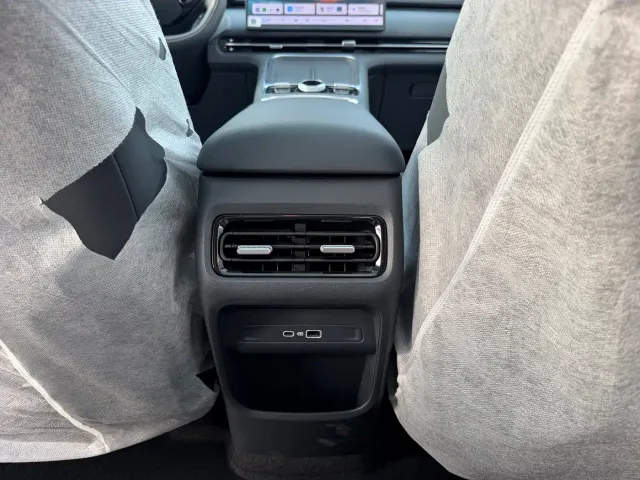 Geely Galaxy Starship 7 EM-i — Фото автомобиля 14