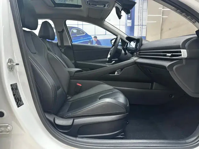 Hyundai Elantra — Фото автомобиля 10