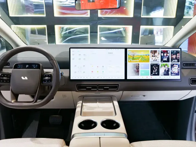 Li Auto MEGA — Фото автомобиля 11