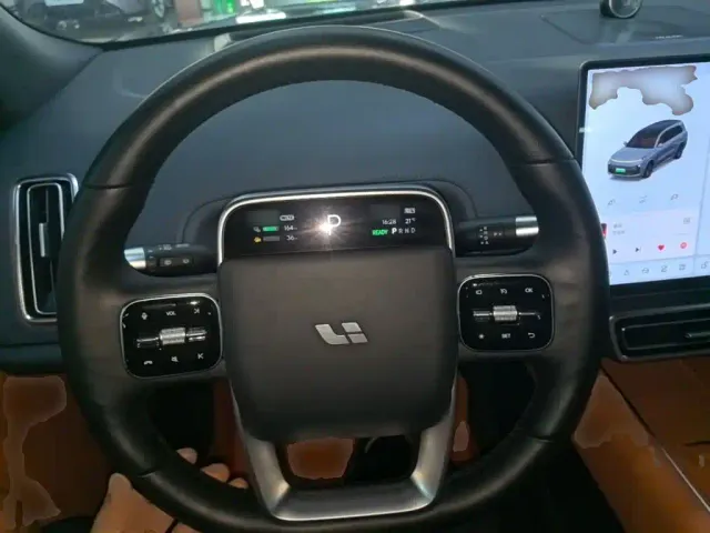 Li Auto L9 — Фото автомобиля 10