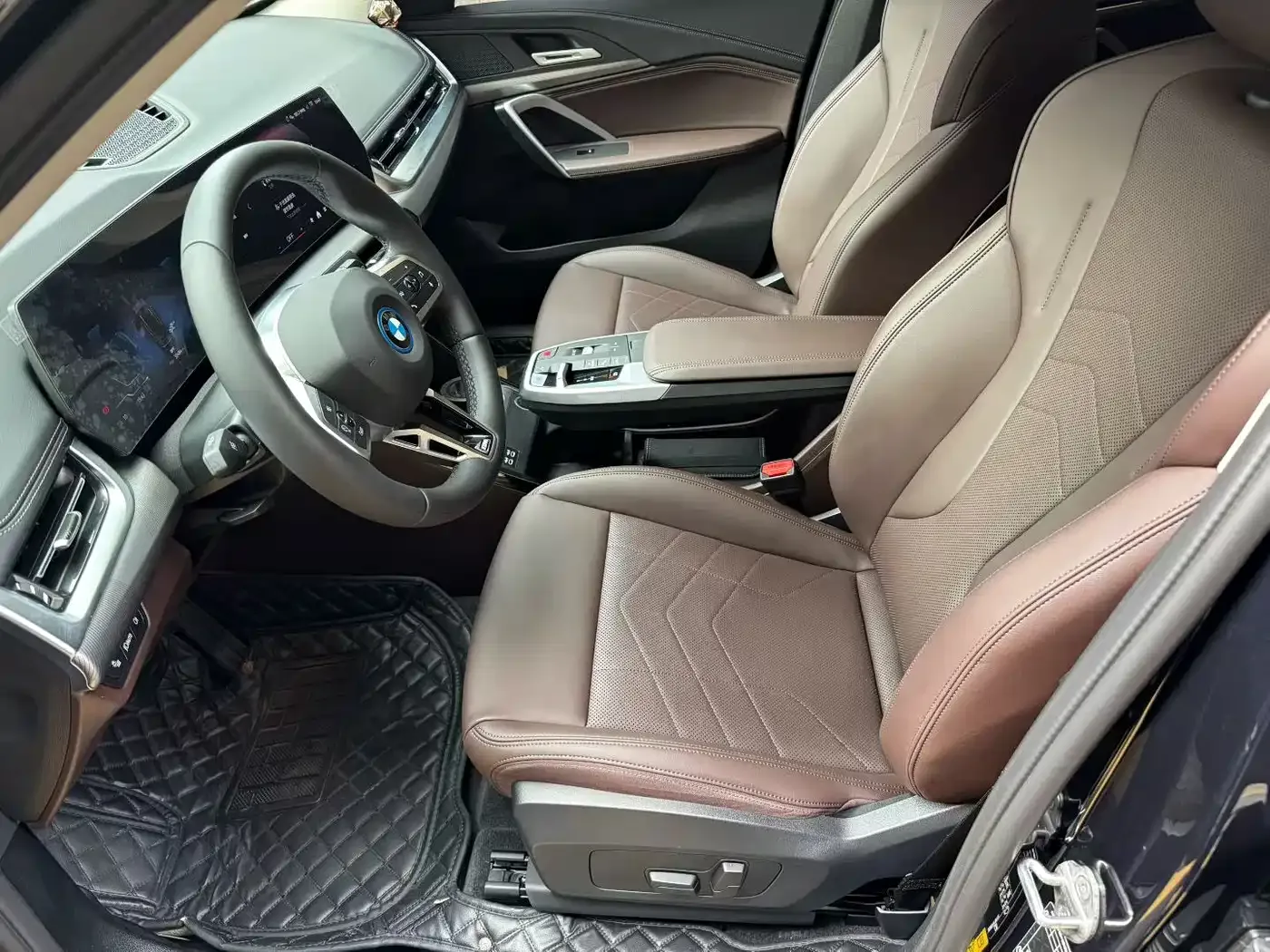 BMW BMW iX1 2023 eDrive25L M Sport Package — Фото автомобиля 5