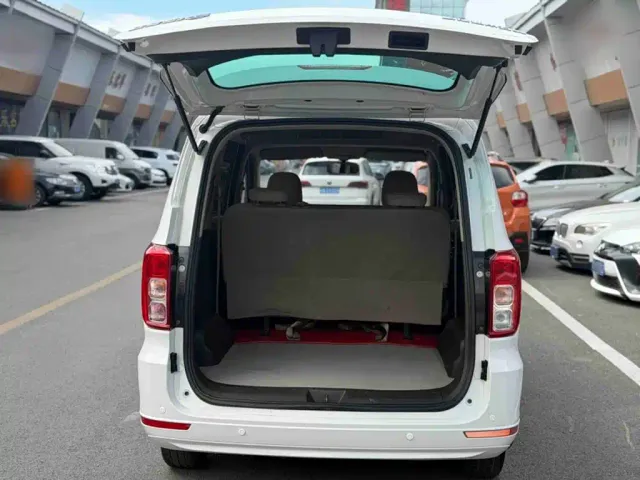 Wuling Hongguang — Фото автомобиля 16