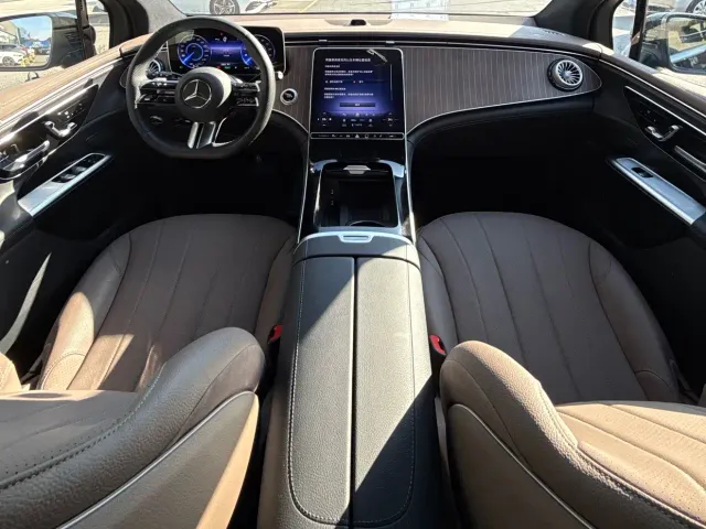Mercedes-Benz EQE SUV — Фото автомобиля 13