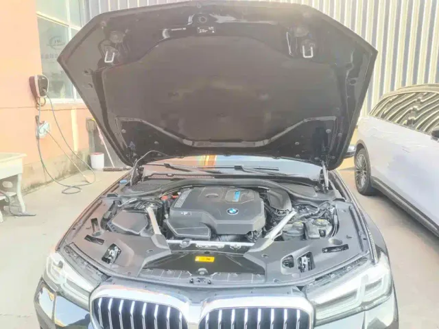BMW 5 Series — Фото автомобиля 9