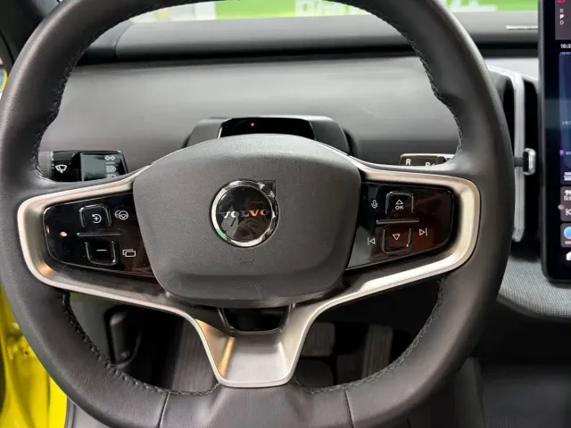 Volvo EX30 — Фото автомобиля 7