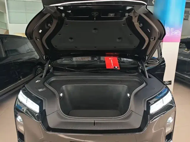 Nio ES8 — Фото автомобиля 19