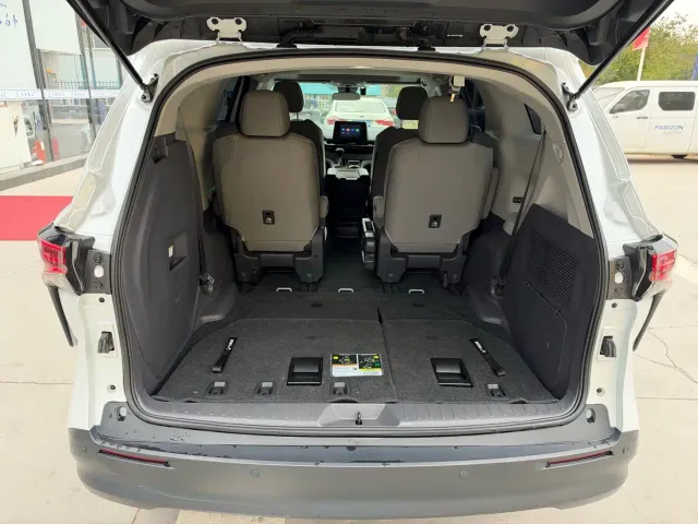 Toyota Sienna — Фото автомобиля 15