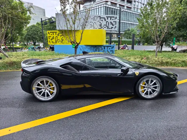 Ferrari SF90 — Фото автомобиля 18