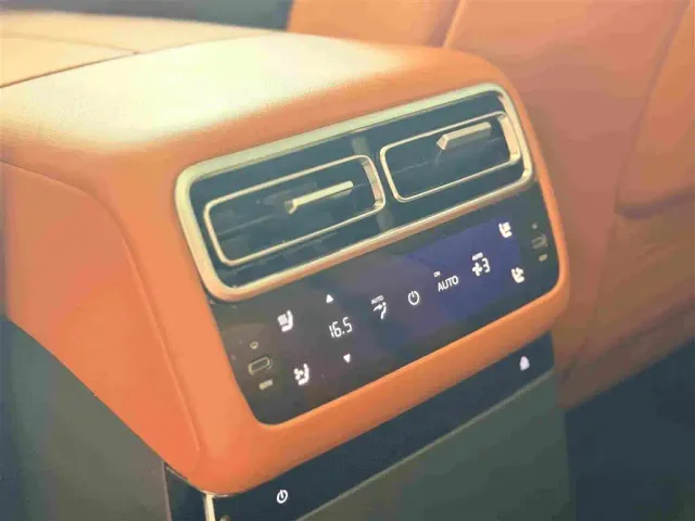 Li Auto L7 — Фото автомобиля 15