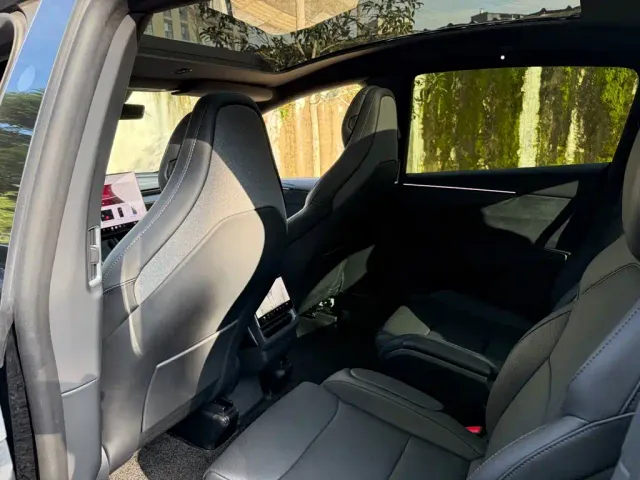 Tesla Model Y — Фото автомобиля 11