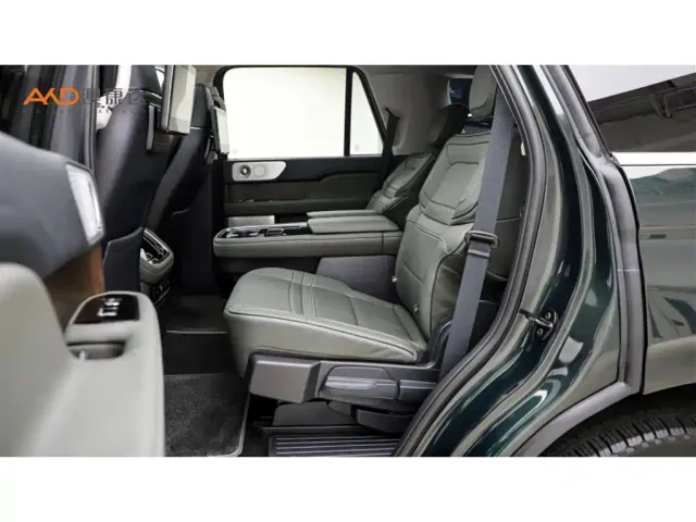 Lincoln Navigator — Фото автомобиля 7
