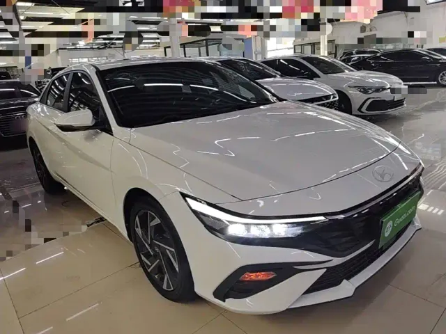 Hyundai Elantra — Фото автомобиля 3