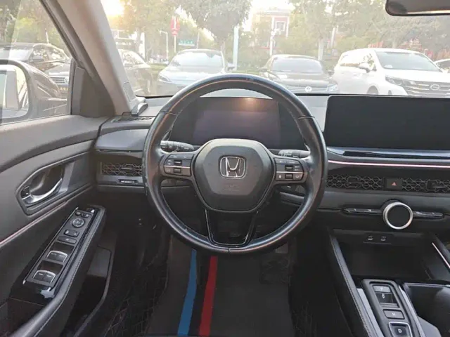 Honda Accord — Фото автомобиля 10