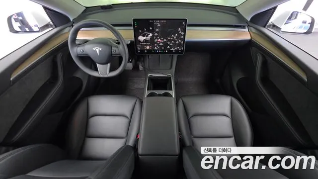 Tesla Model Y — Фото автомобиля 10