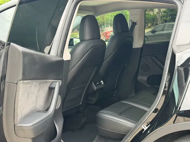 Tesla Model Y — Фото автомобиля 5