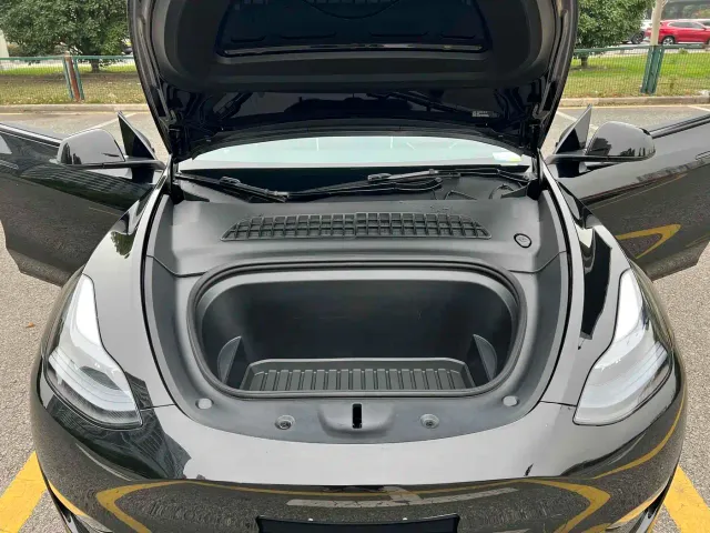 Tesla Model Y — Фото автомобиля 25