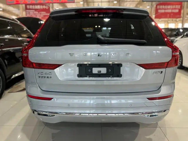 Volvo XC60 — Фото автомобиля 4