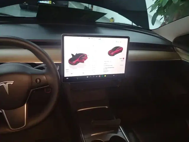 Tesla Model 3 — Фото автомобиля 9