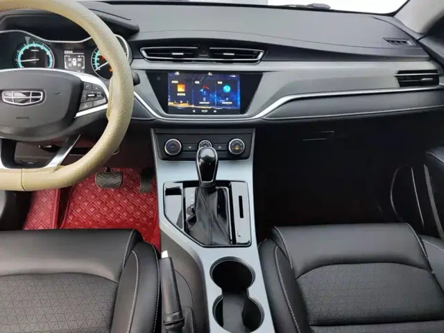 Geely Emgrand — Фото автомобиля 13
