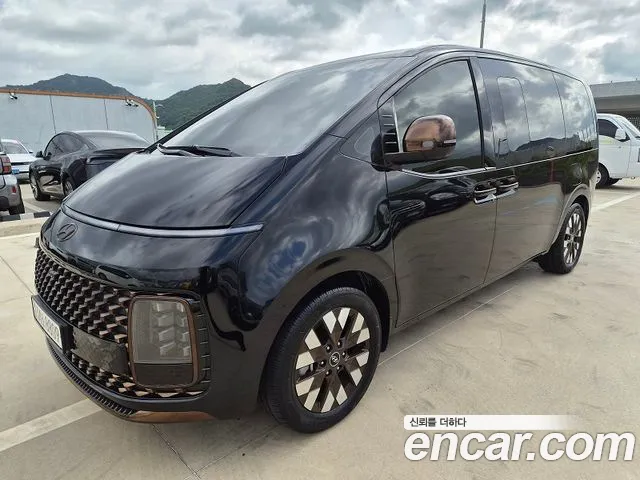 Фотография автомобиля — Hyundai Staria
