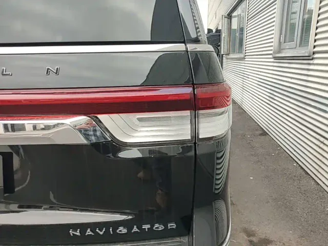 Lincoln Navigator — Фото автомобиля 7